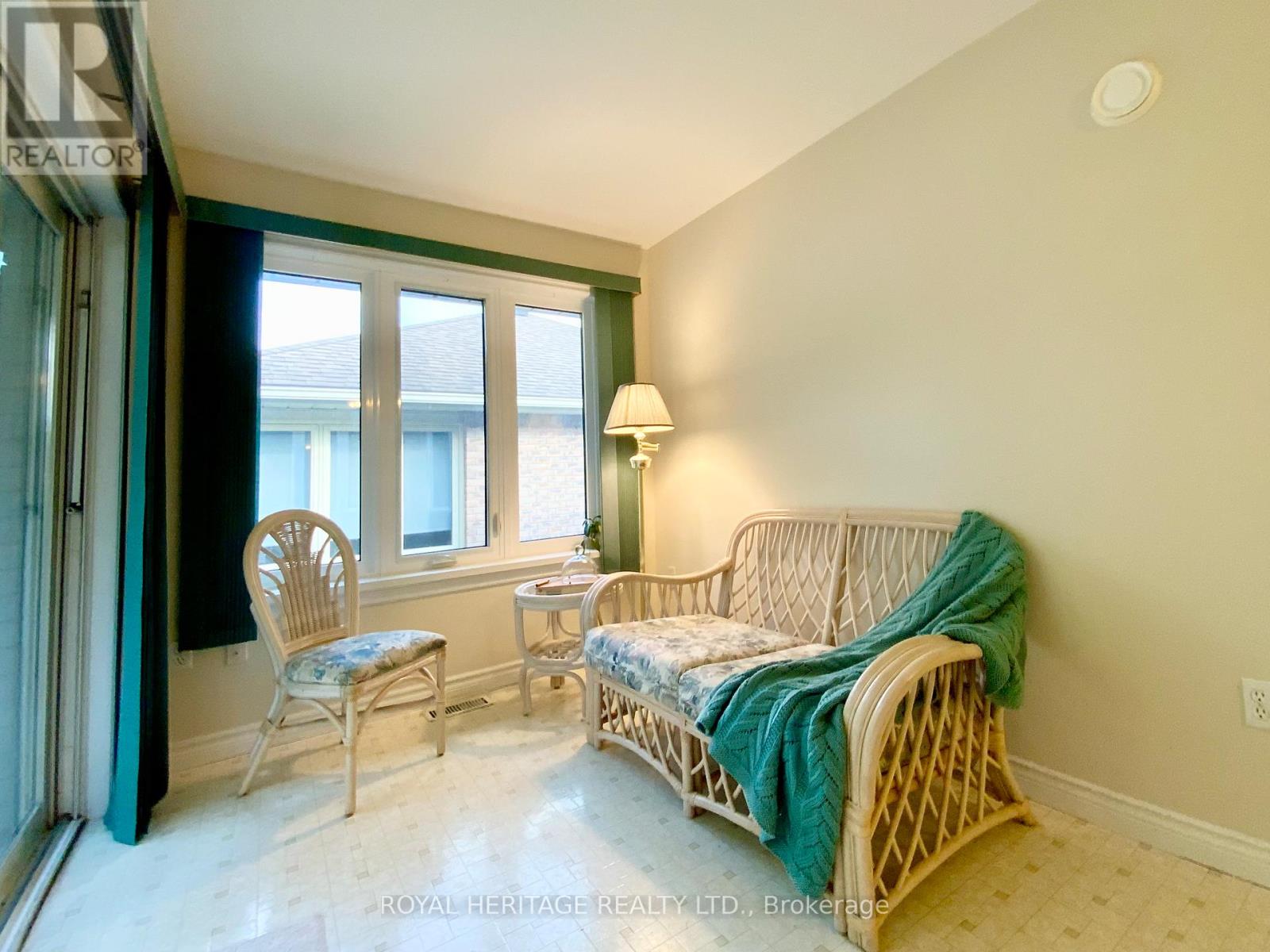 25 HILLVIEW DRIVE - 10