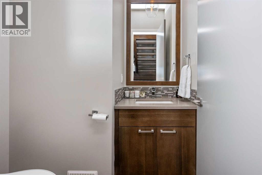 5024 21 Street SW - 37