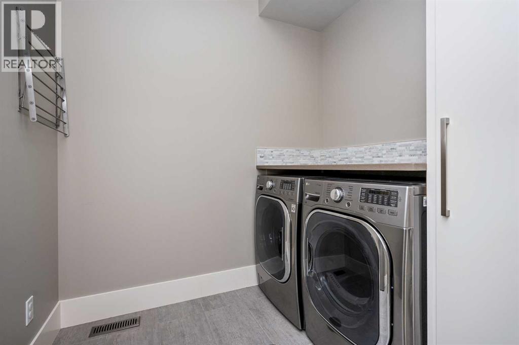 5024 21 Street SW - 35