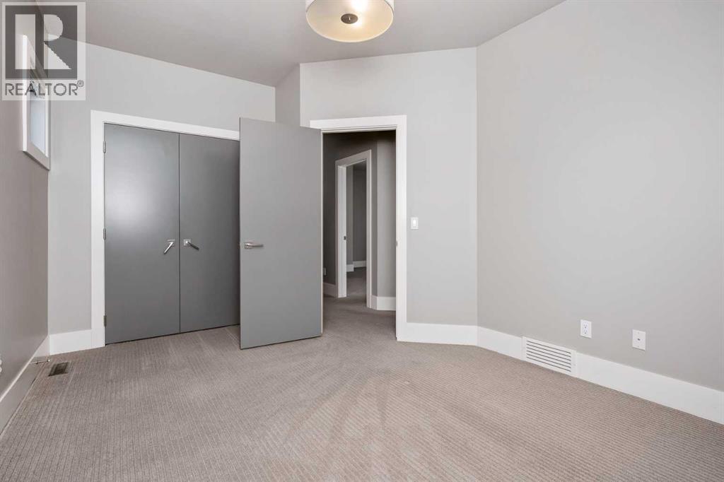 5024 21 Street SW - 33