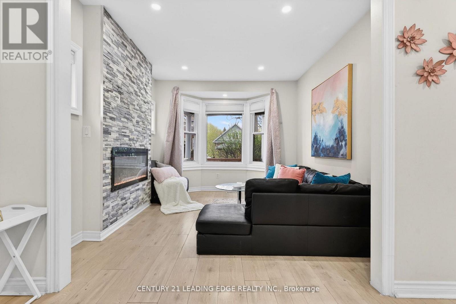 90 PARK ROAD S - 18
