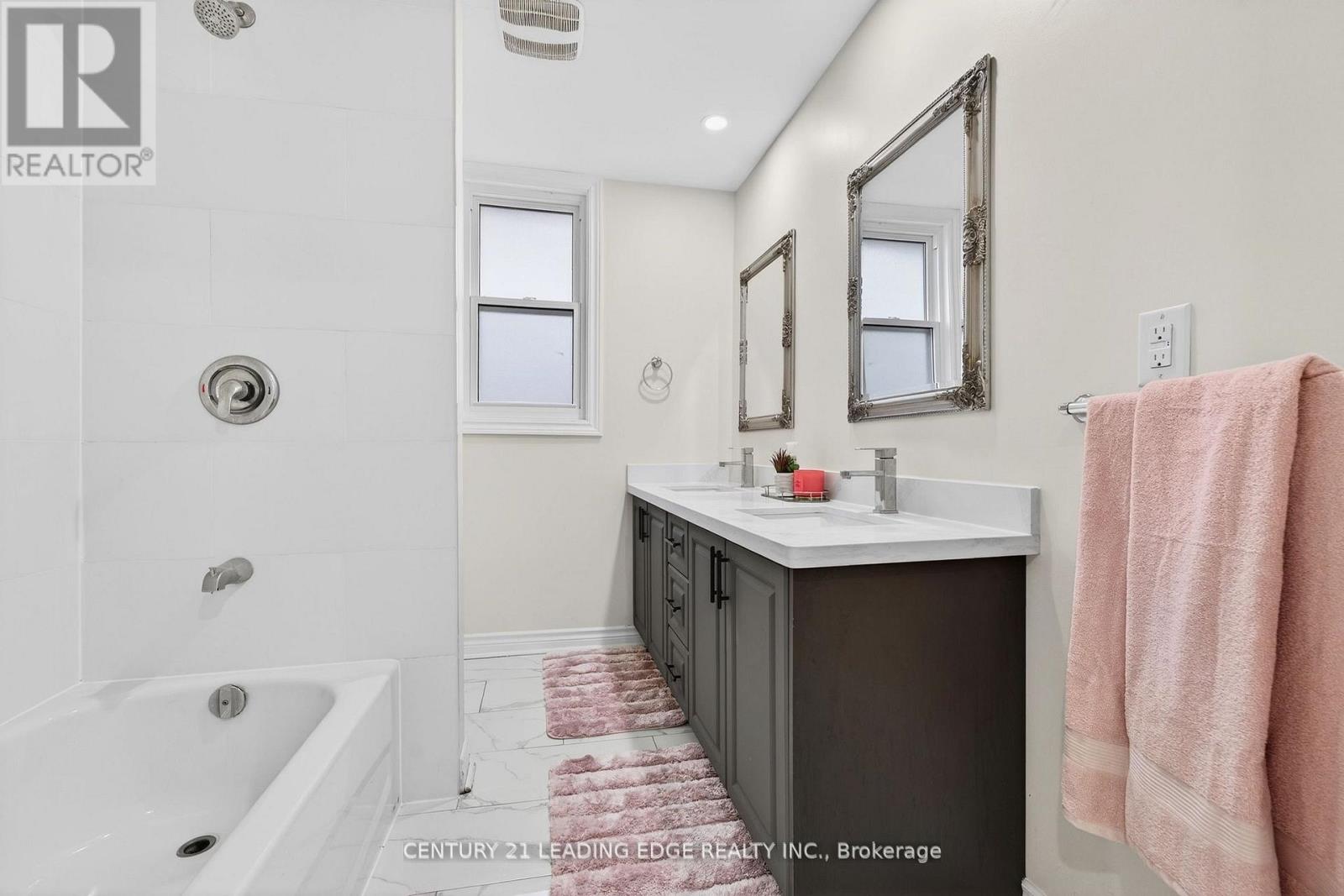 90 PARK ROAD S - 34