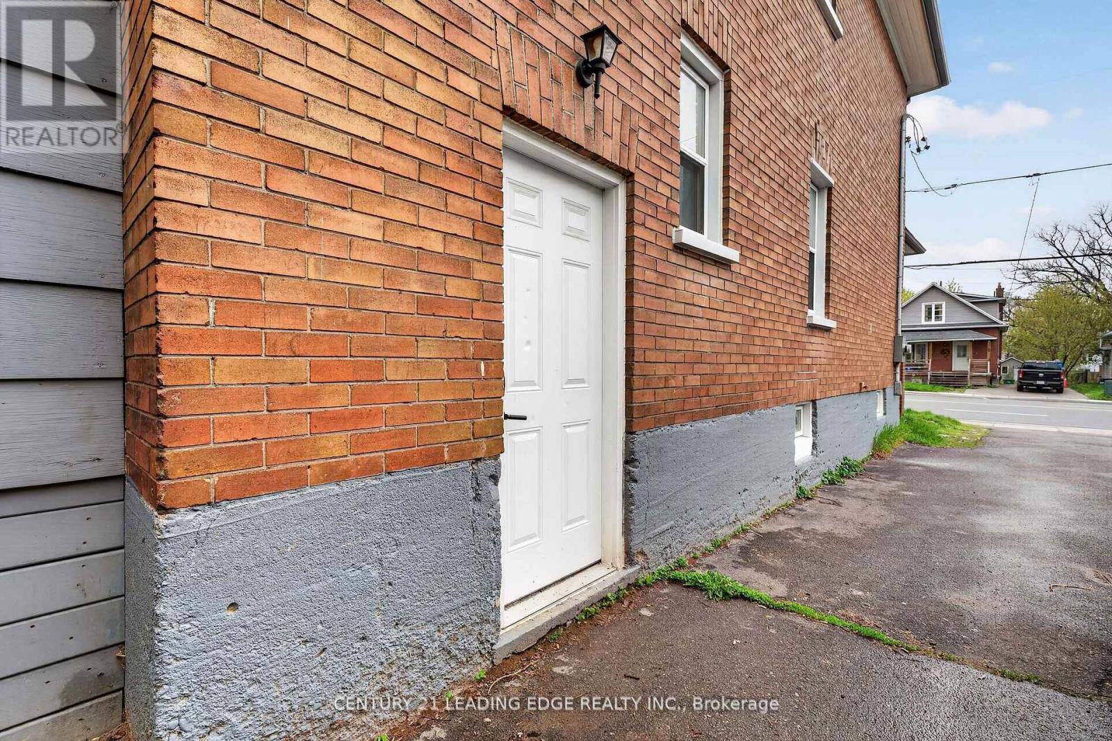 90 PARK ROAD S - 37