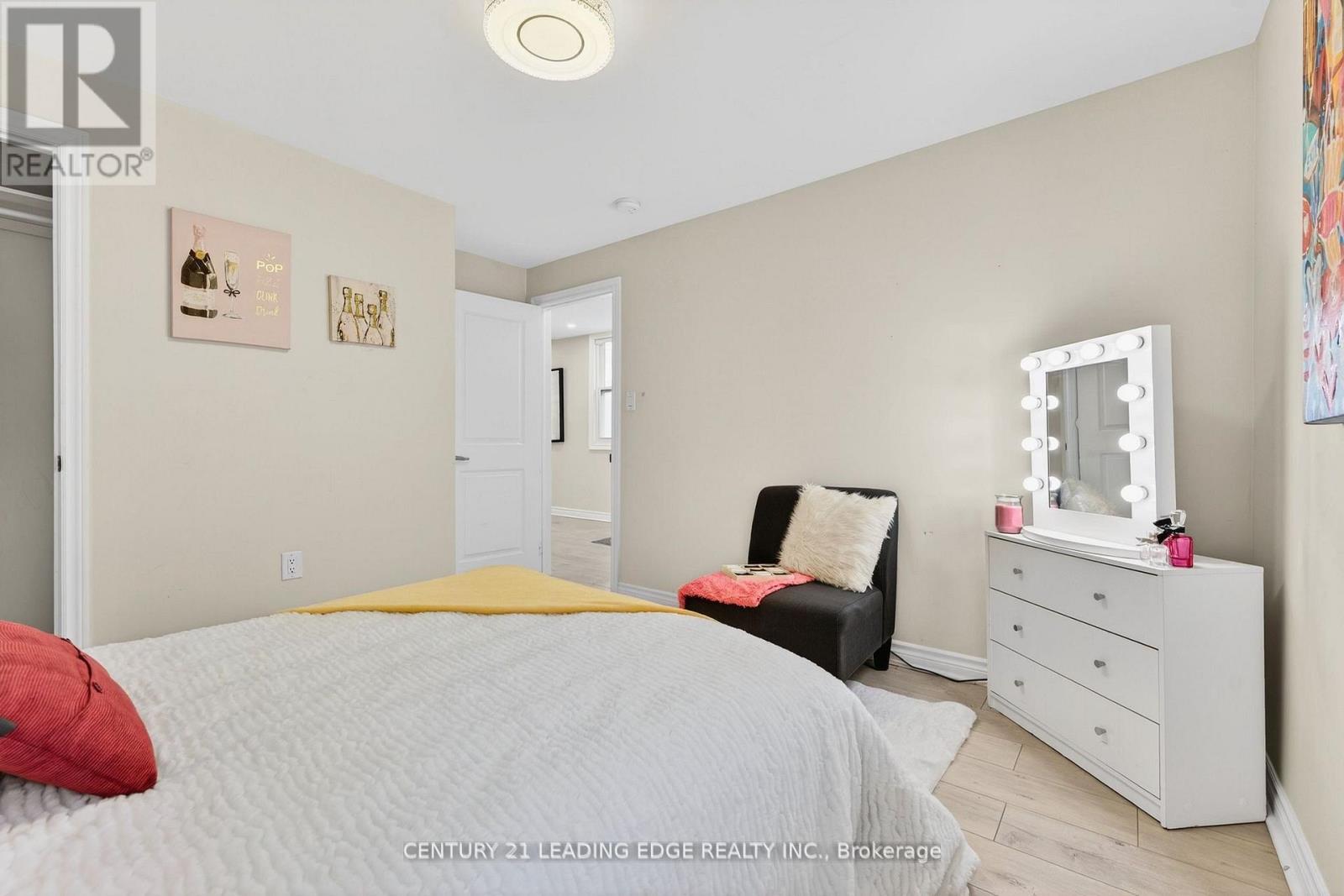 90 PARK ROAD S - 33