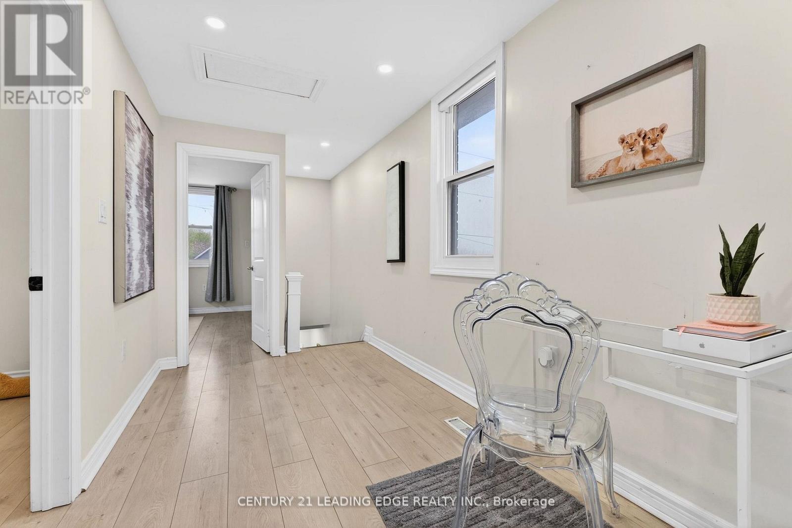 90 PARK ROAD S - 24