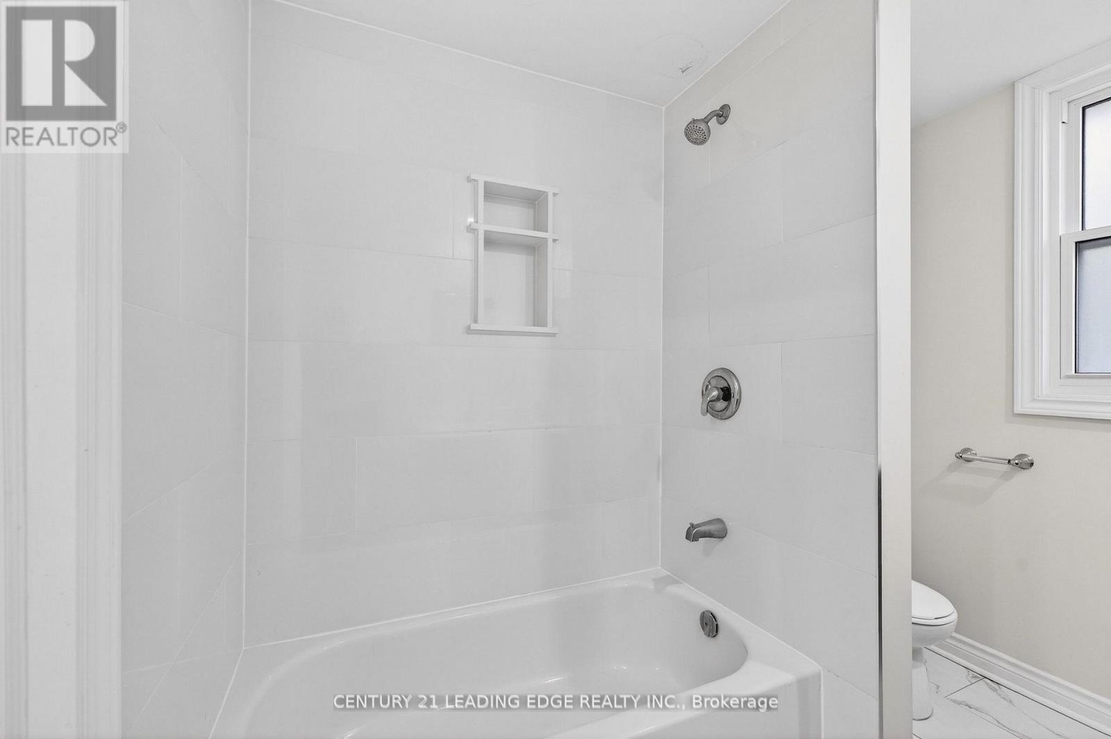 90 PARK ROAD S - 36