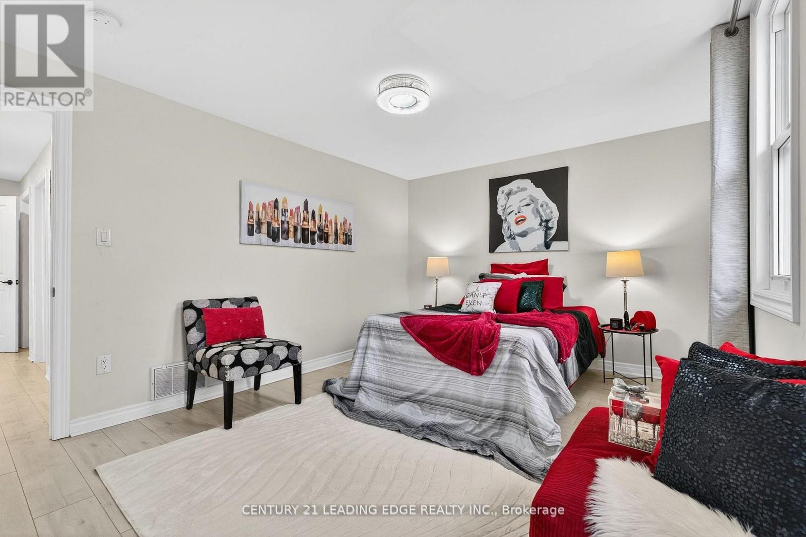 90 PARK ROAD S - 26