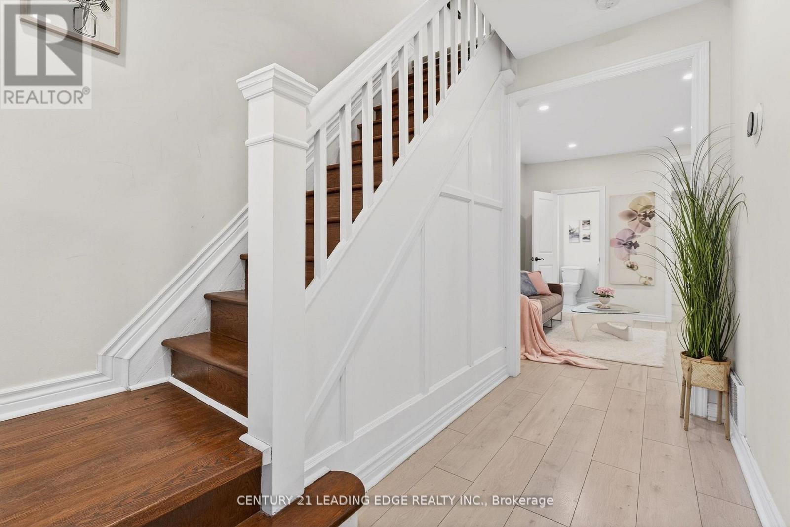 90 PARK ROAD S - 6