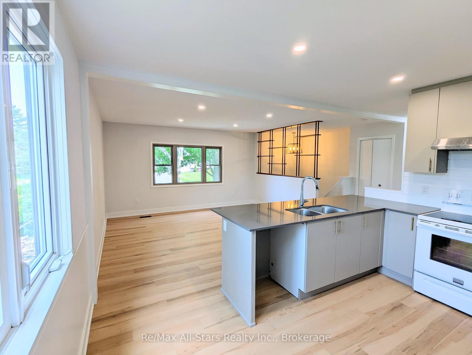 1886 CROFTDALE CRESCENT - 10