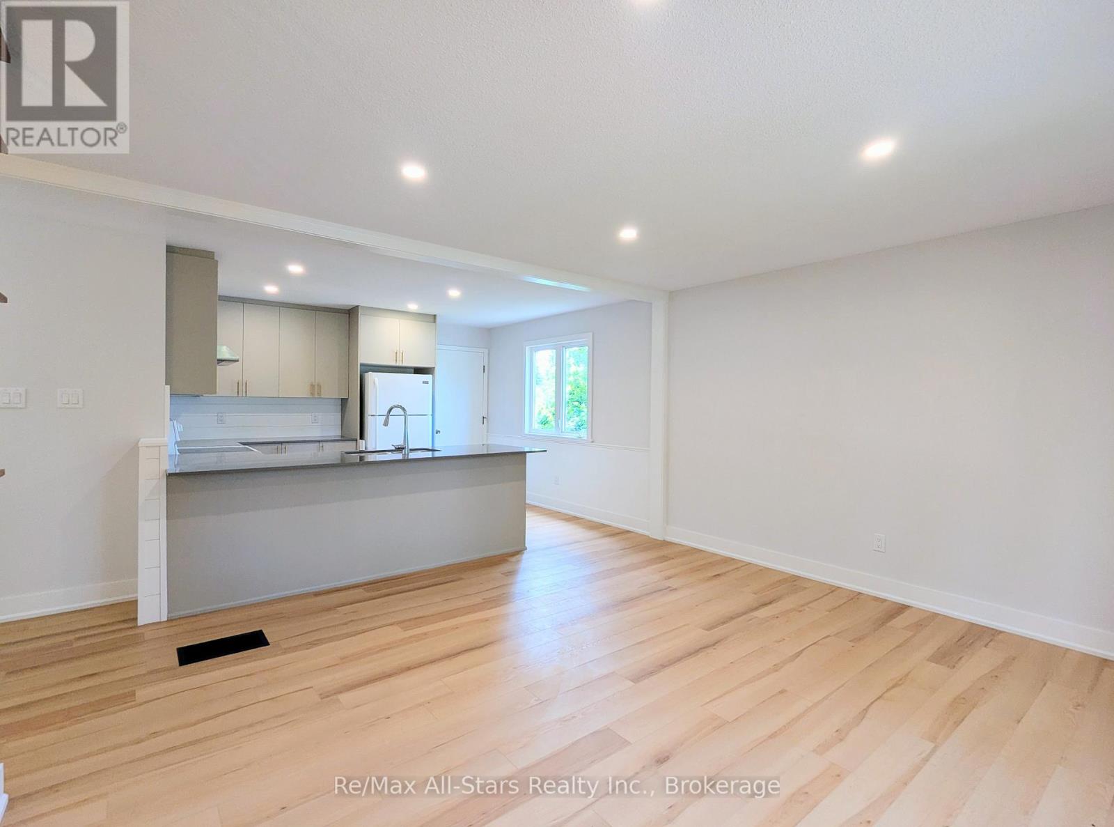 1886 CROFTDALE CRESCENT - 12