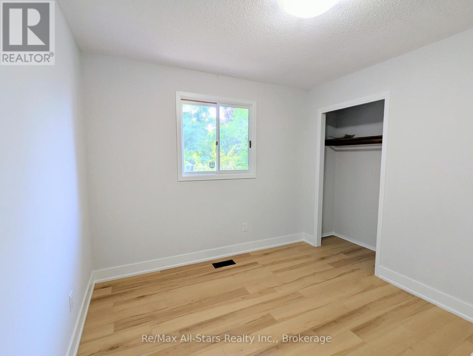 1886 CROFTDALE CRESCENT - 18