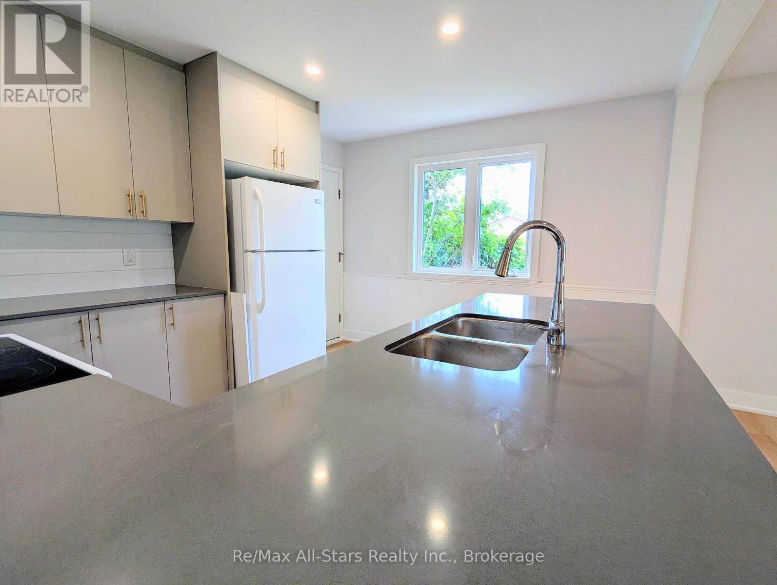 1886 CROFTDALE CRESCENT - 13