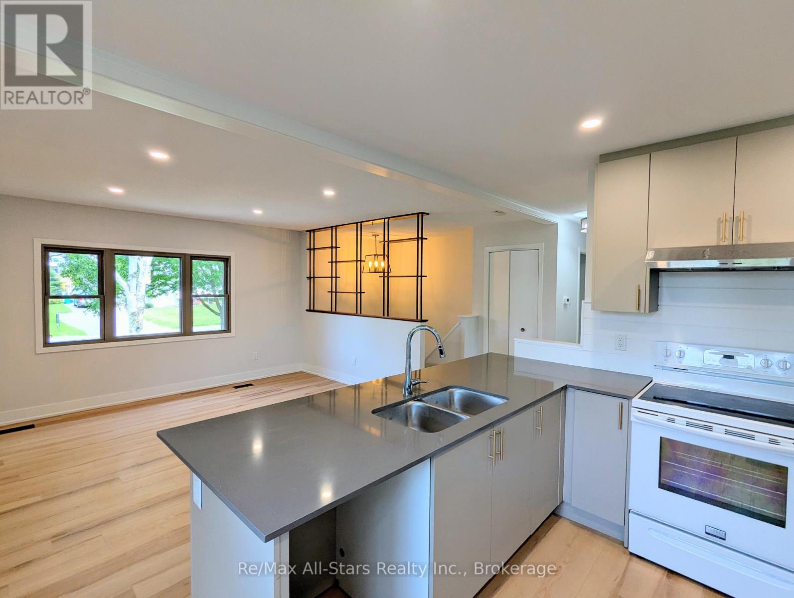 1886 CROFTDALE CRESCENT - 15