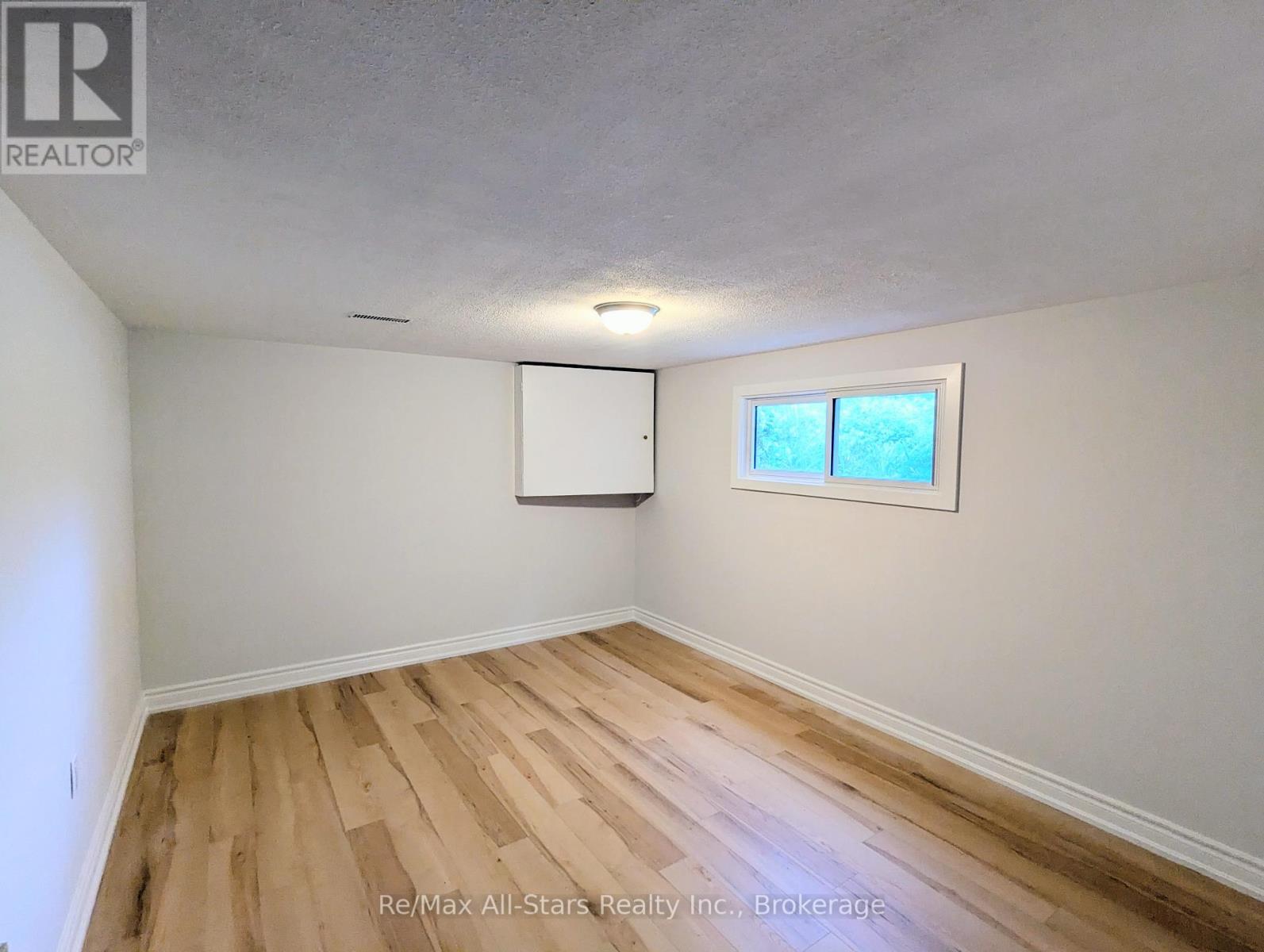 1886 CROFTDALE CRESCENT - 24