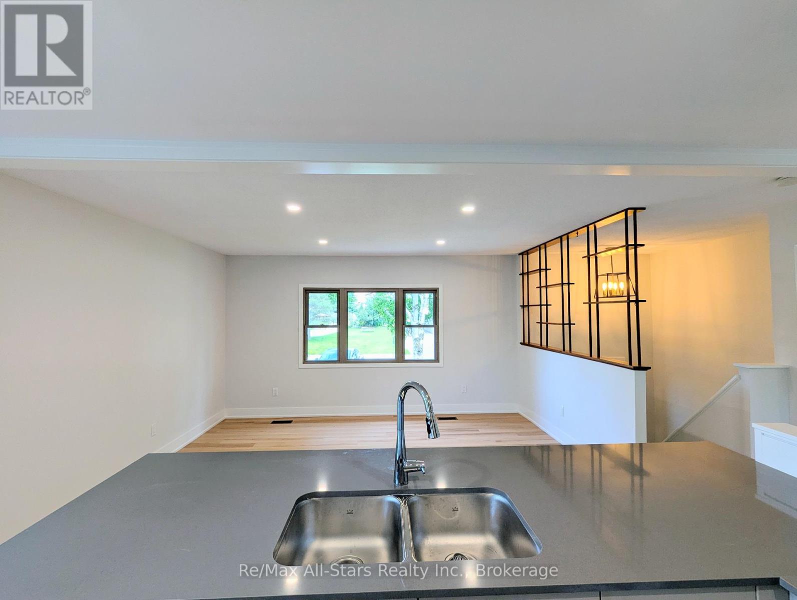 1886 CROFTDALE CRESCENT - 7