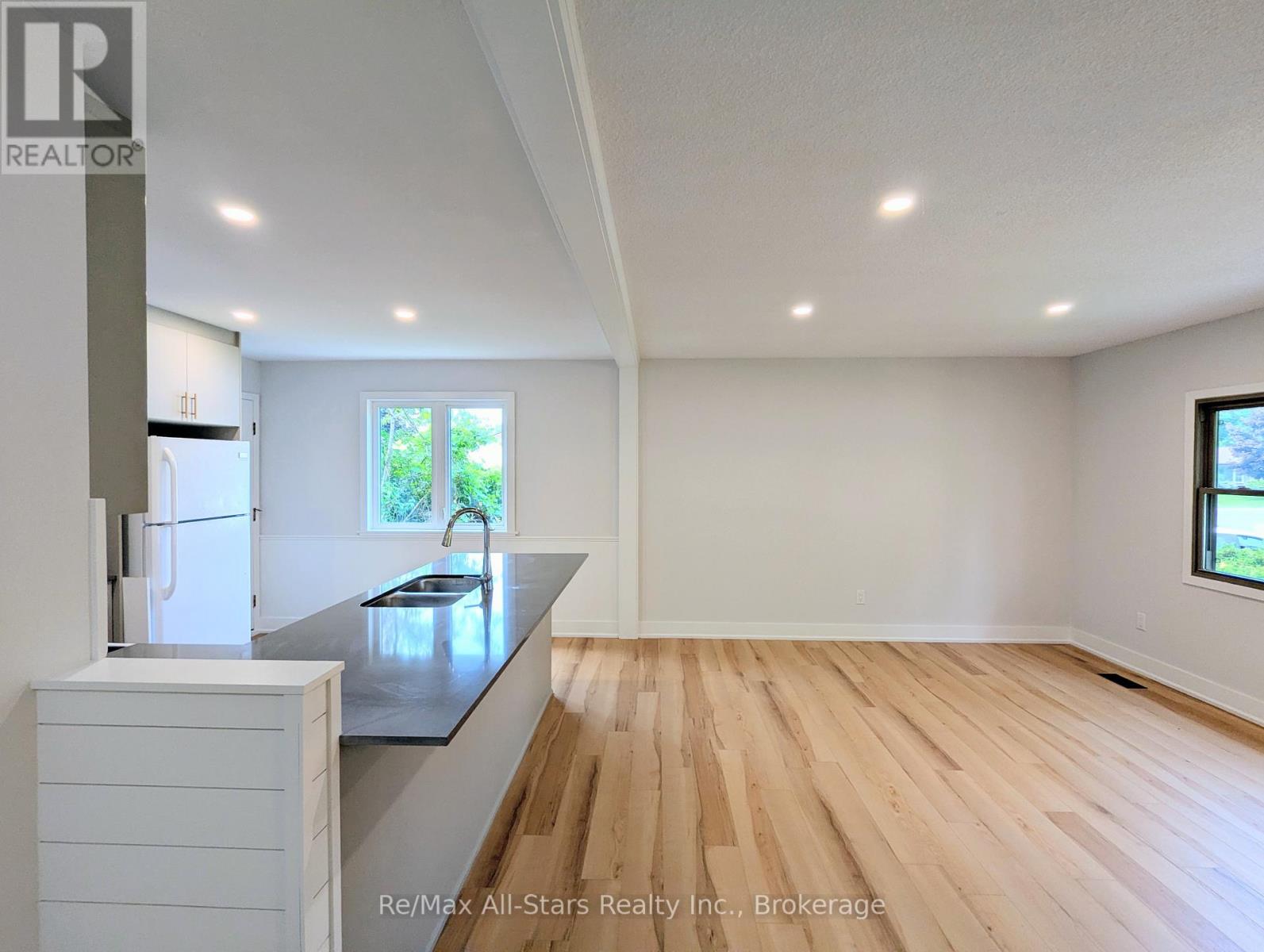 1886 CROFTDALE CRESCENT - 9