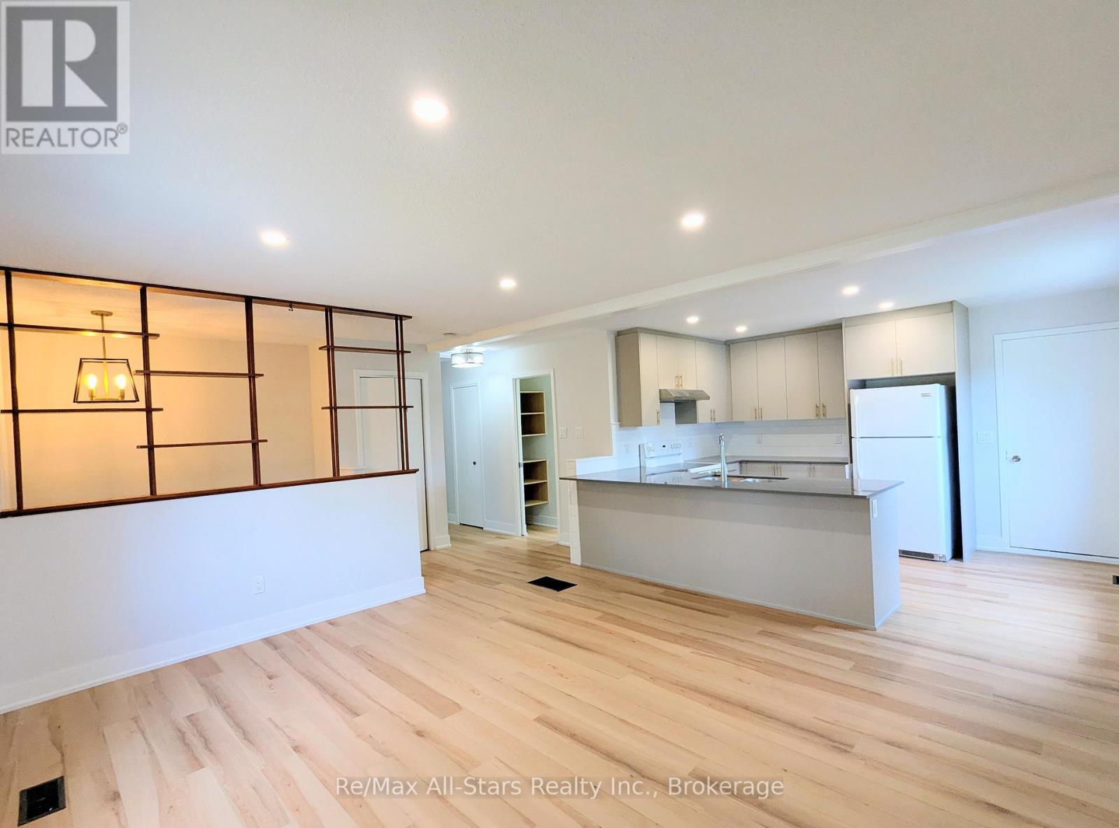 1886 CROFTDALE CRESCENT - 6