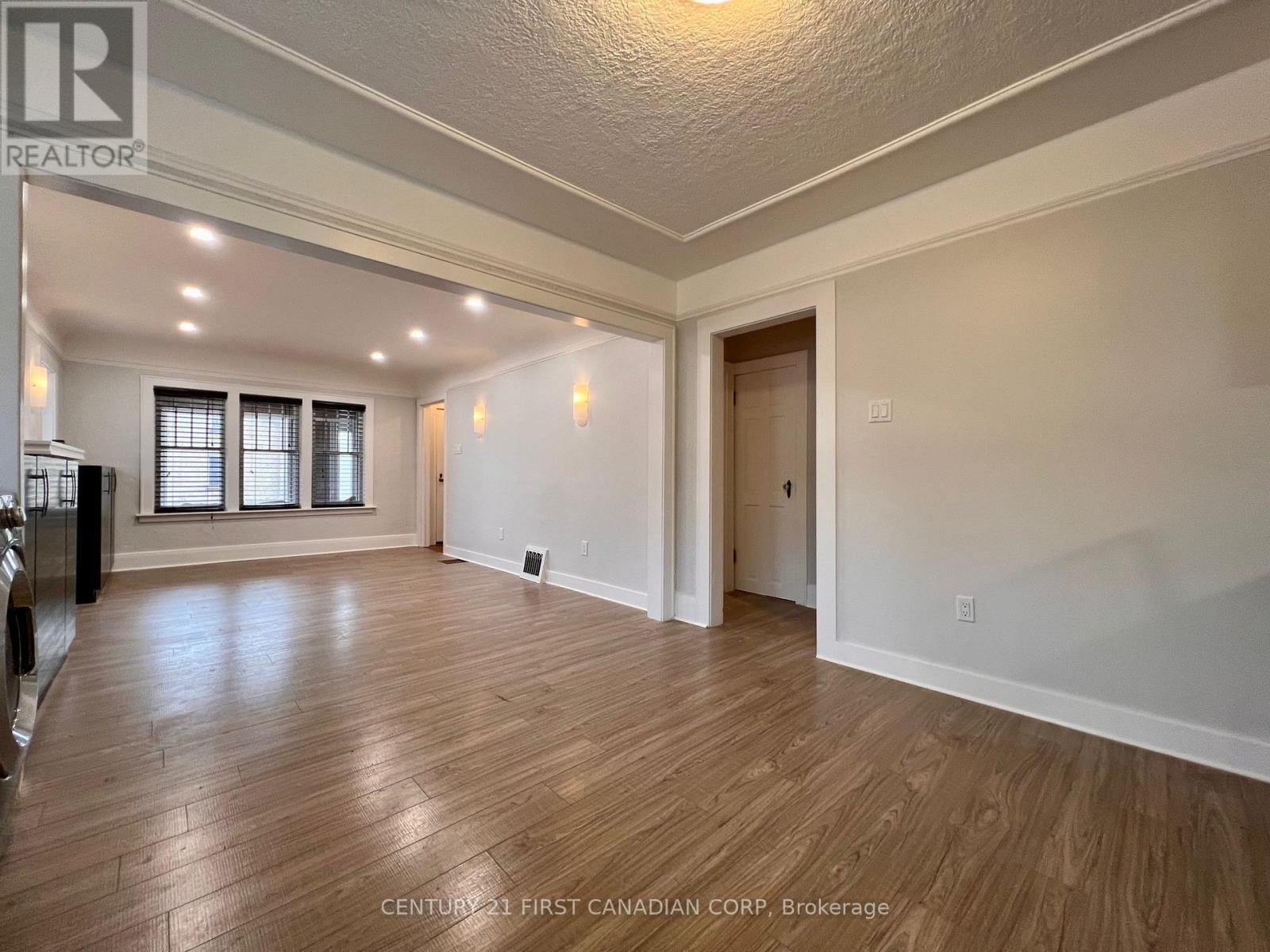 27 WHARNCLIFFE ROAD S - Image 16