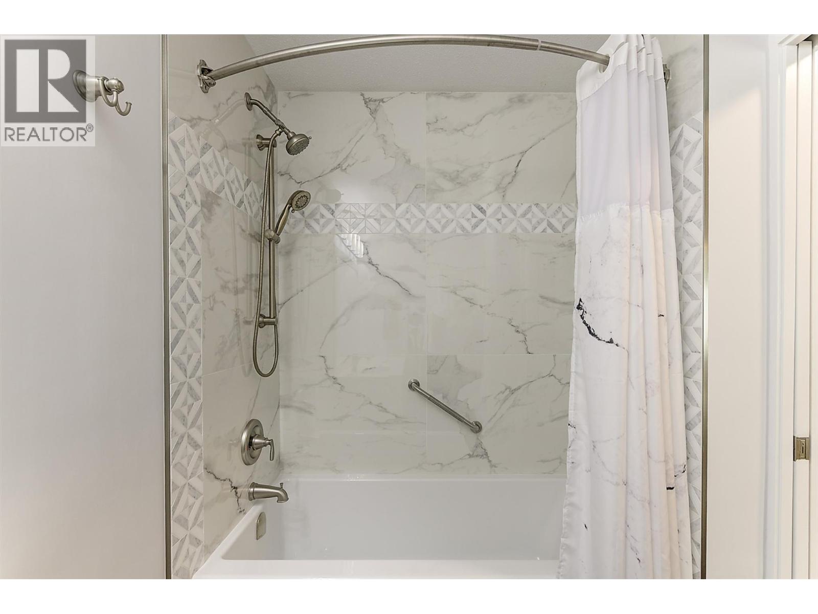 326 650 Lexington Drive, Kelowna