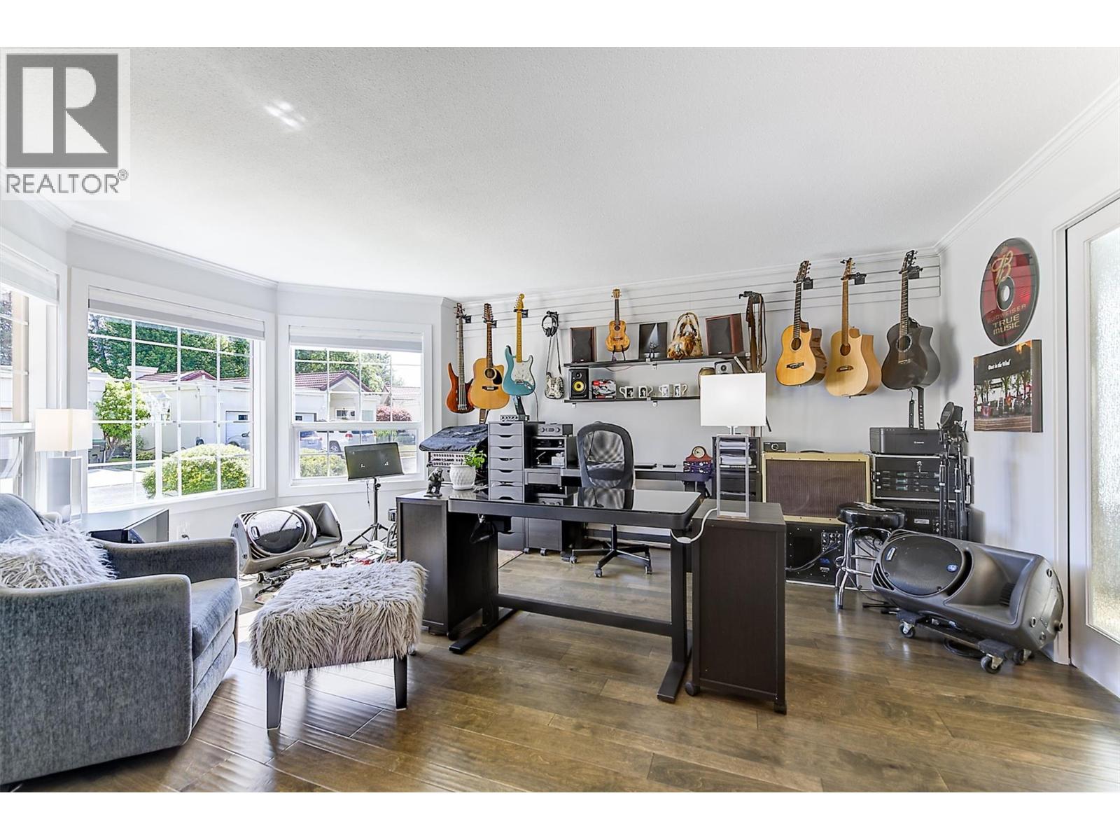 326 650 Lexington Drive, Kelowna