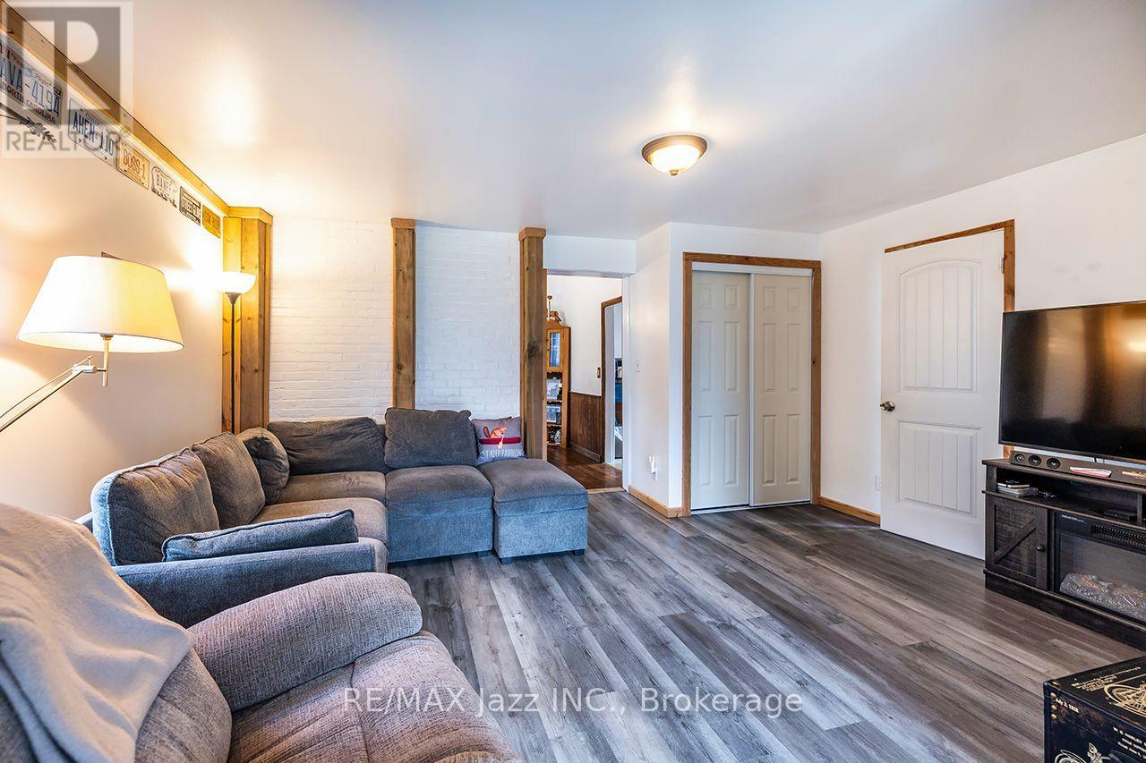 132 KING STREET - 22