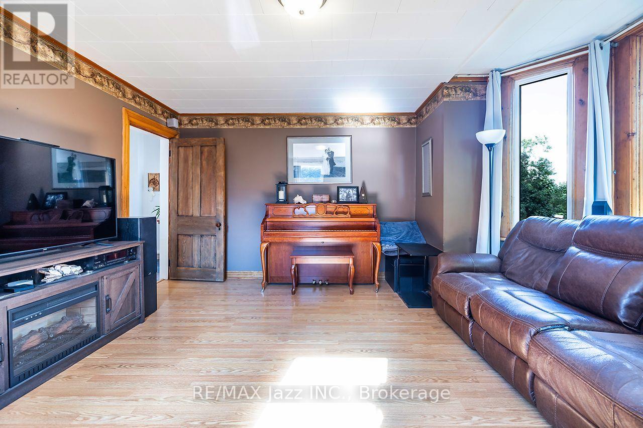 132 KING STREET - 8
