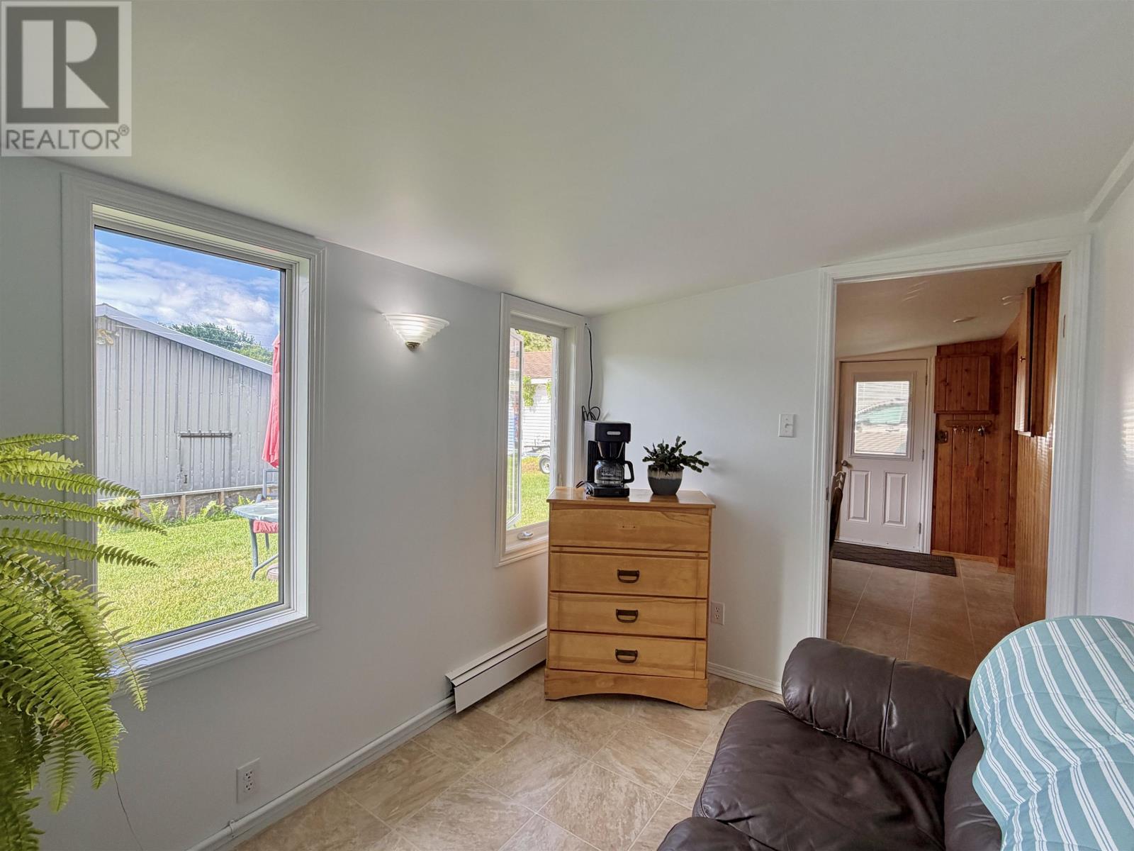 817 SECOND ST S - 10