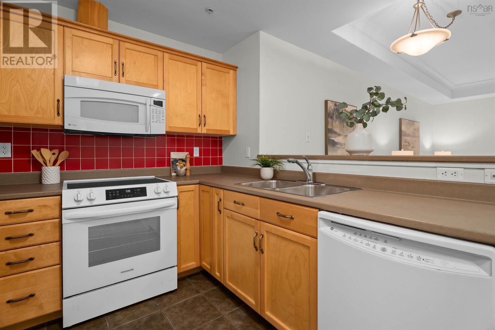 #207 5839 Cunard Street - 16