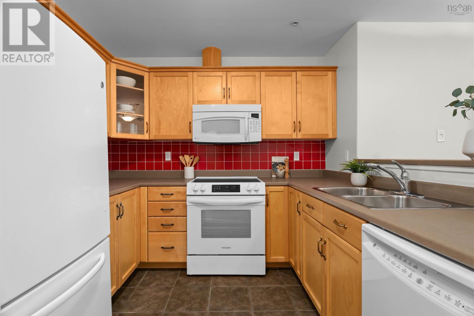 #207 5839 Cunard Street - 18