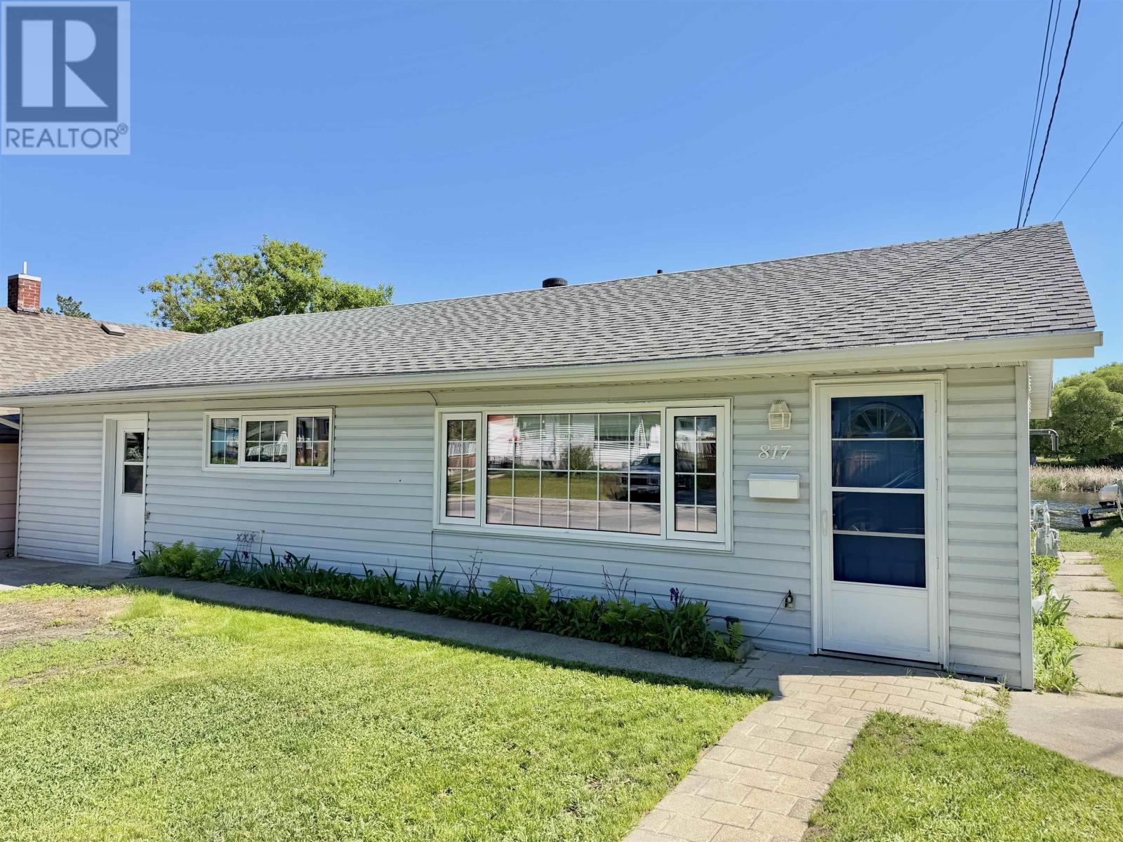817 SECOND ST S - 2