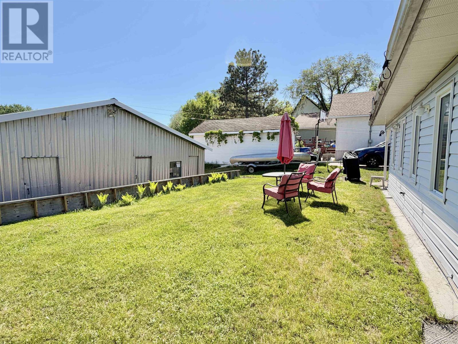 817 SECOND ST S - 20