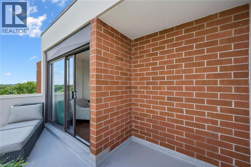 #PH2 260 SHELDON Avenue N - Image 32