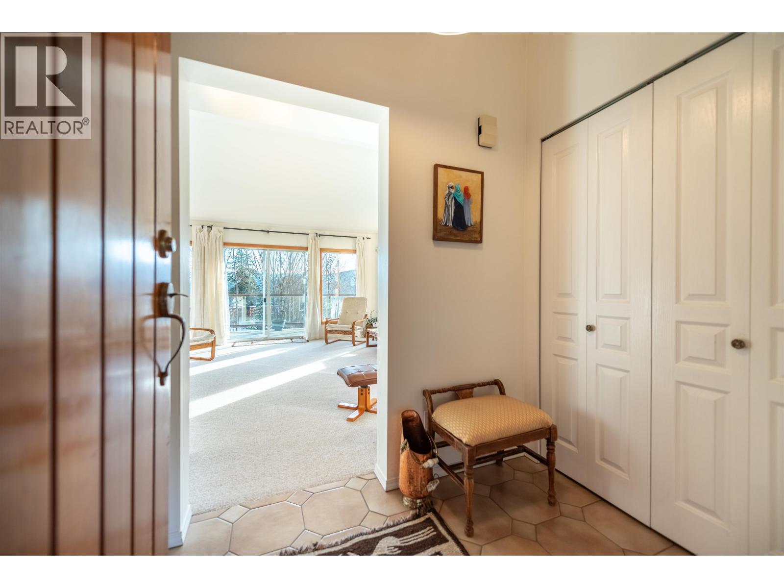 476 ABBS ROAD, Gibsons — photo 3