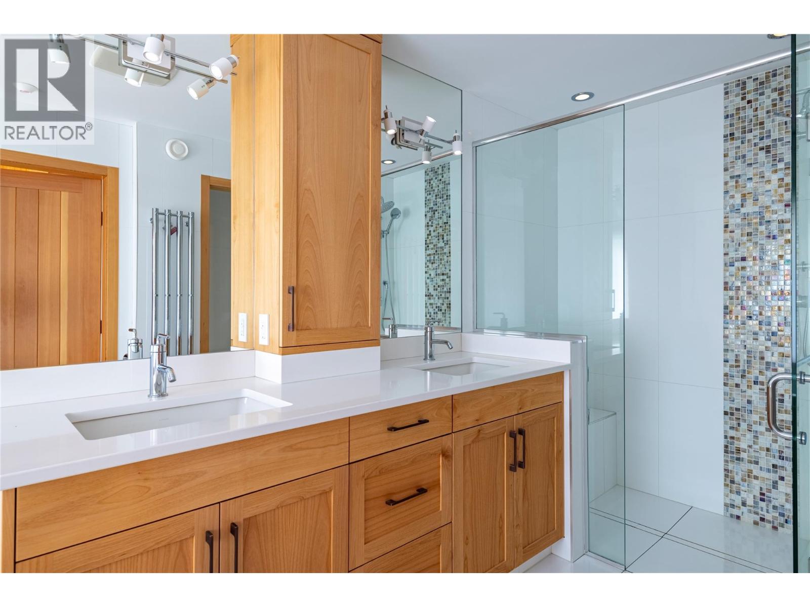8100/8104 Silver Star Road Road - 45