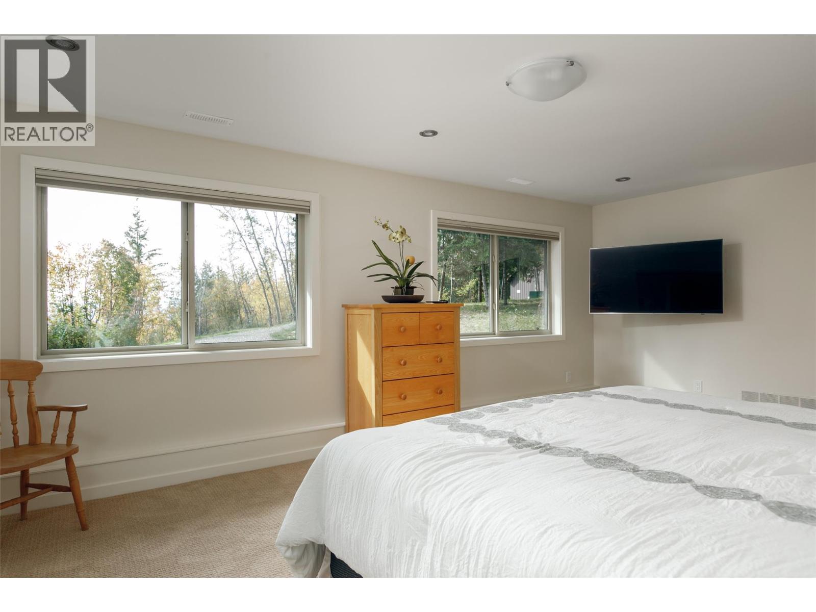 8100/8104 Silver Star Road Road - 82