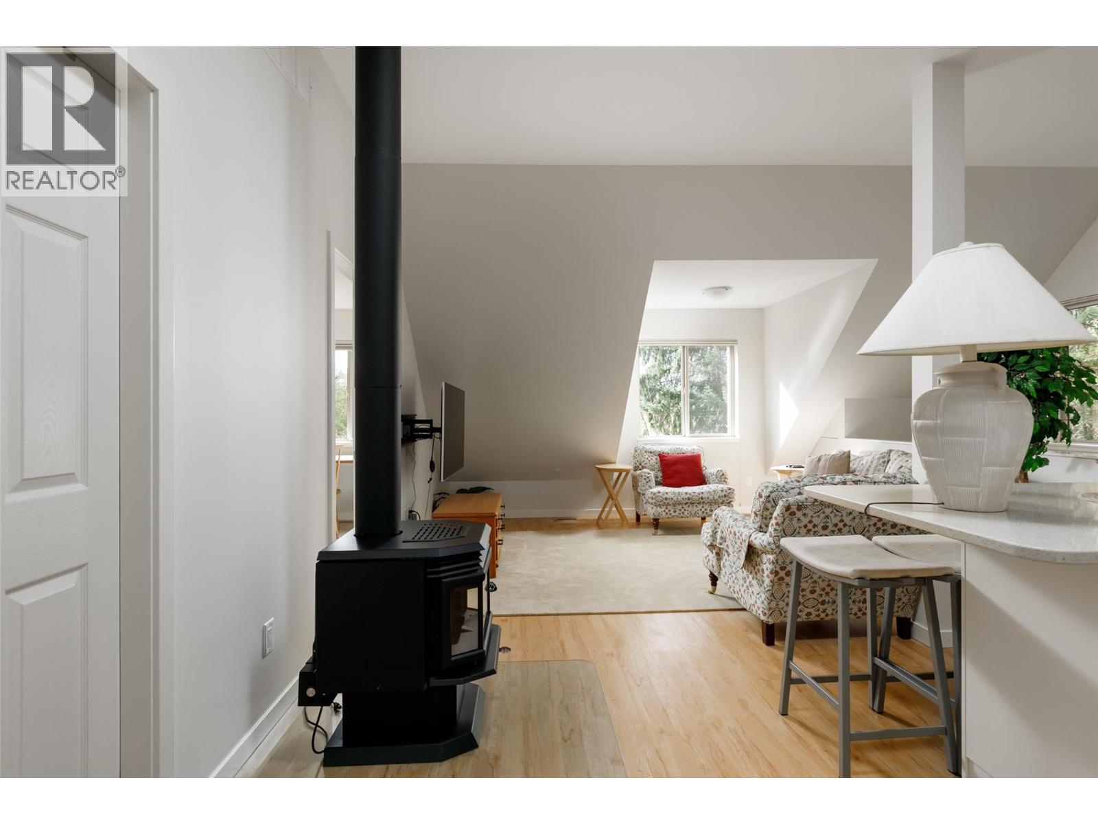 8100/8104 Silver Star Road Road - 80