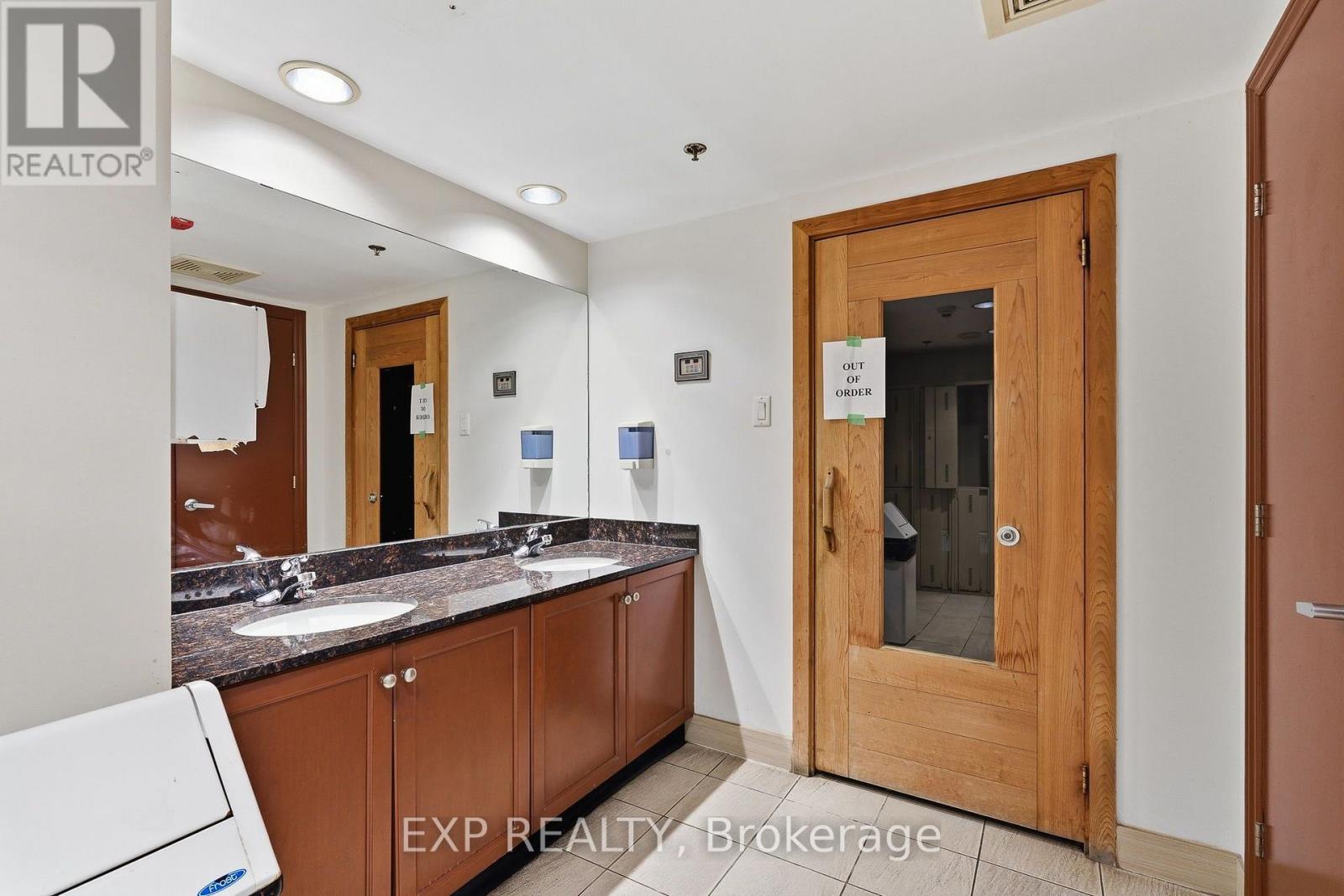 #304 234 RIDEAU STREET - 10