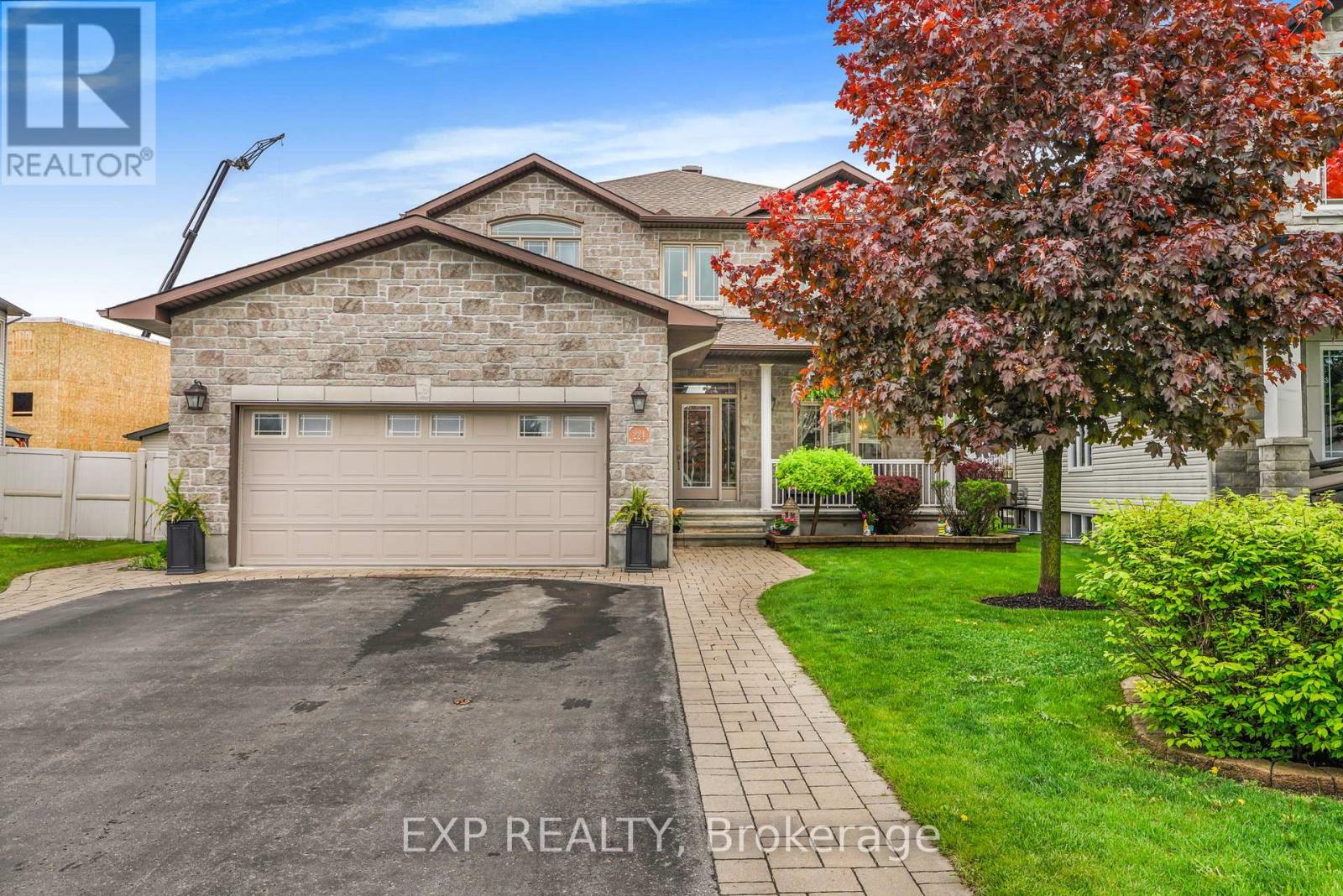 224 TOPAZE CRESCENT - 1
