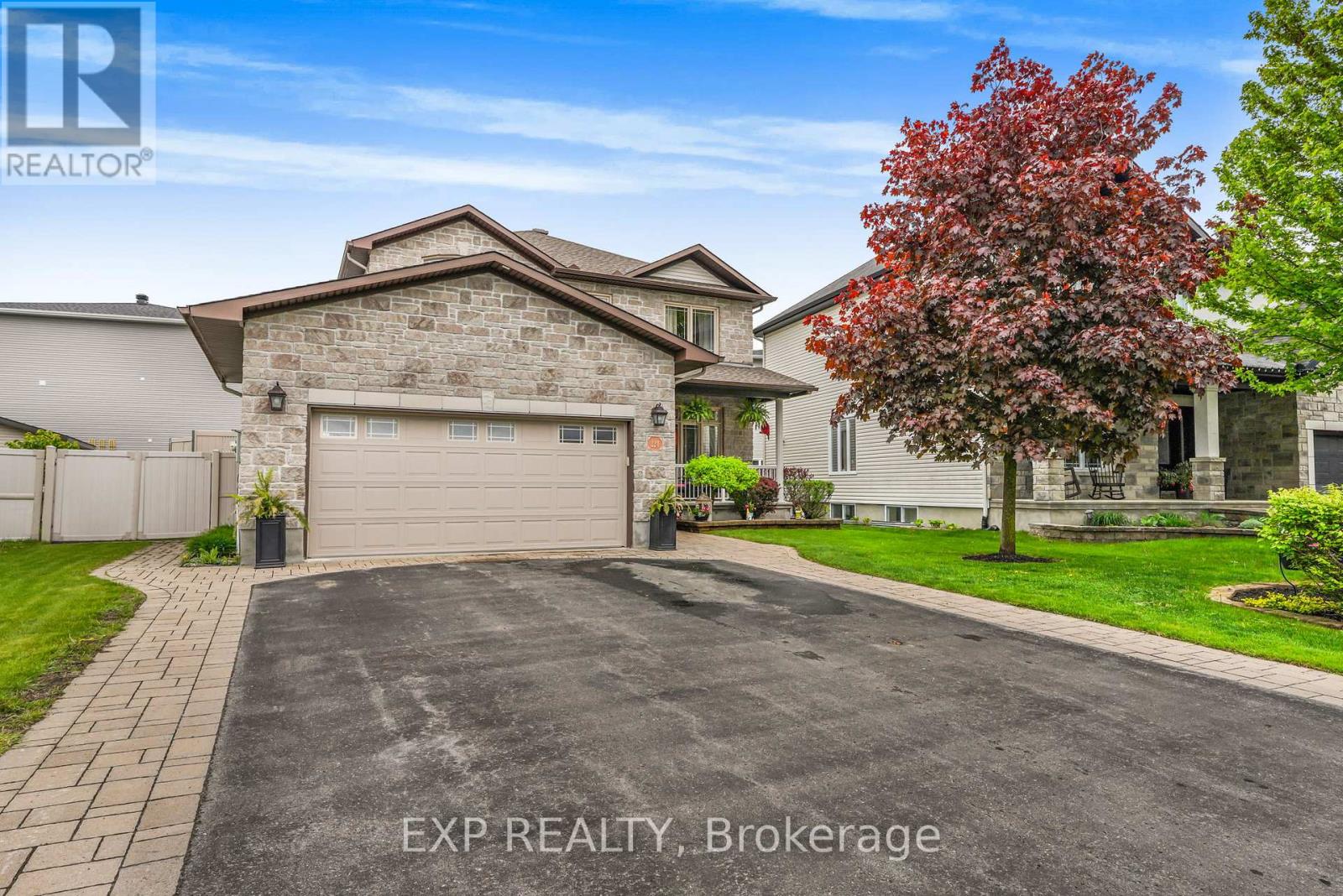 224 TOPAZE CRESCENT - 2