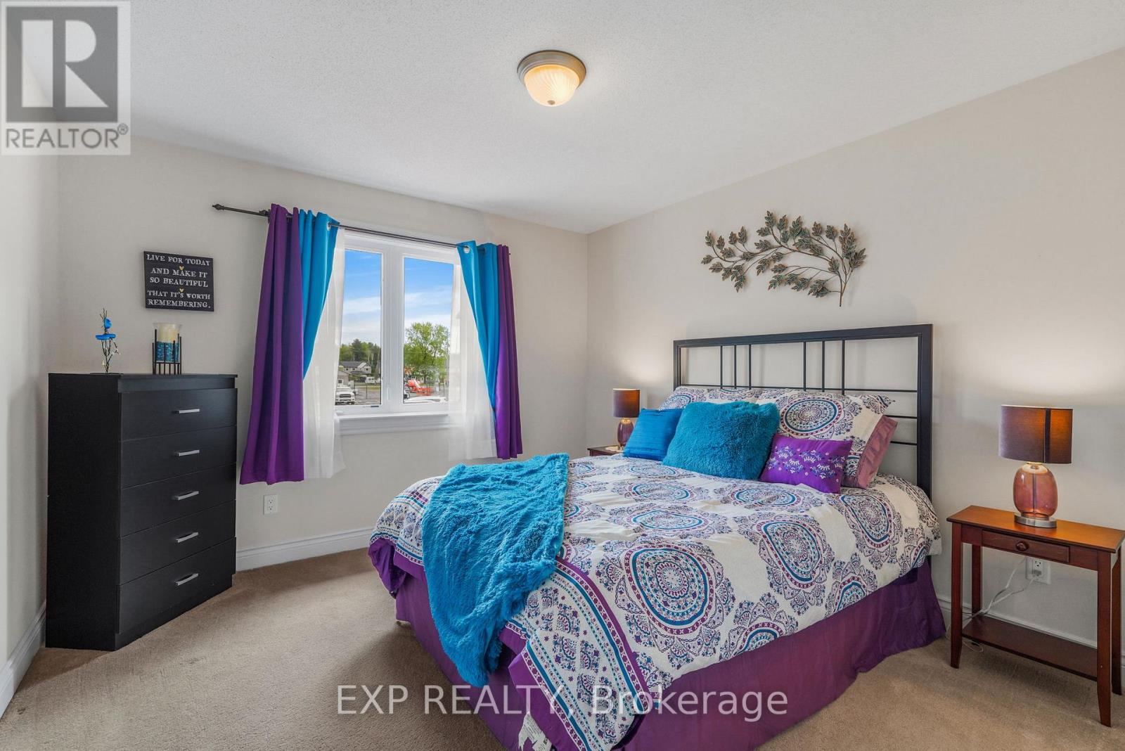 224 TOPAZE CRESCENT - 24