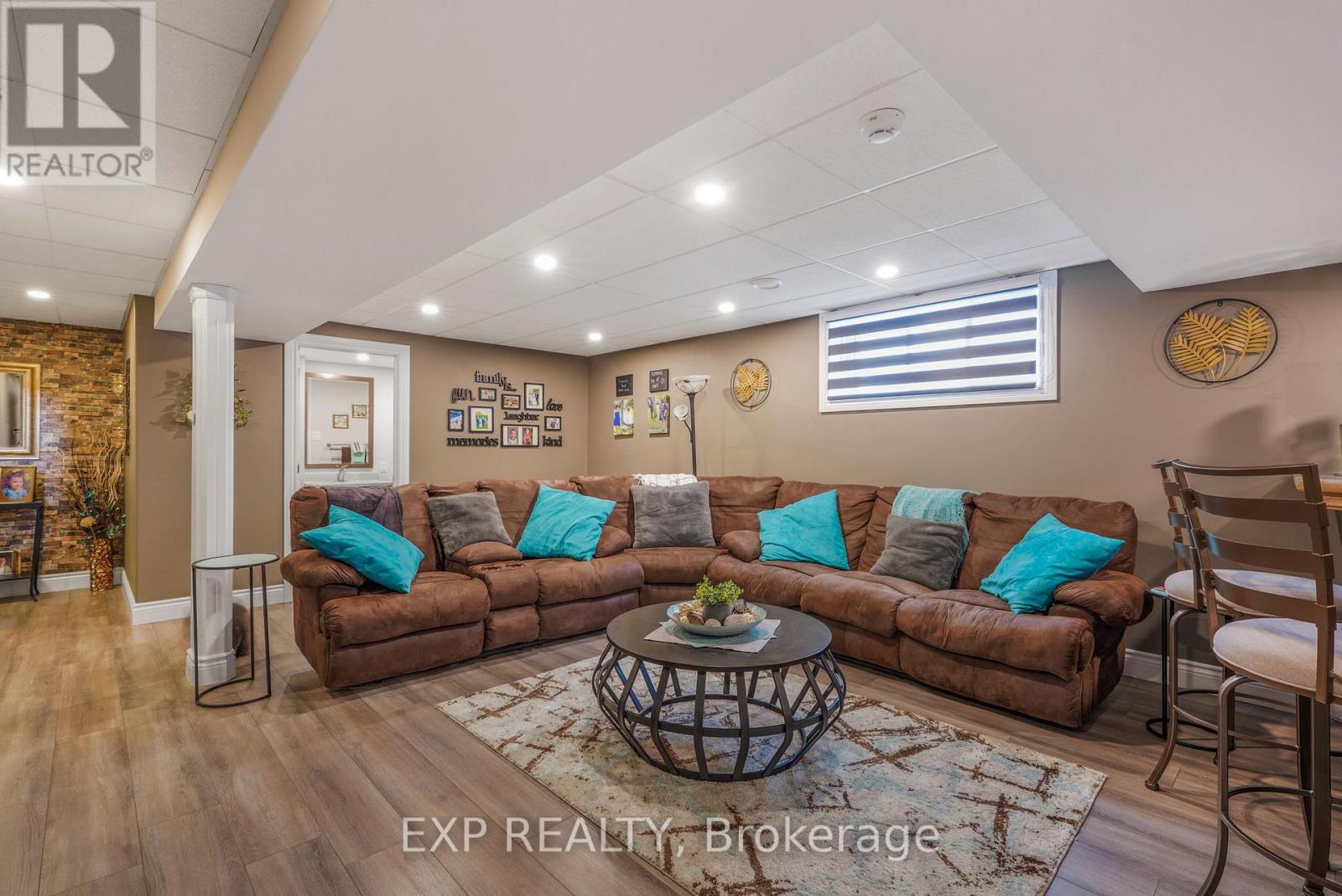 224 TOPAZE CRESCENT - 34