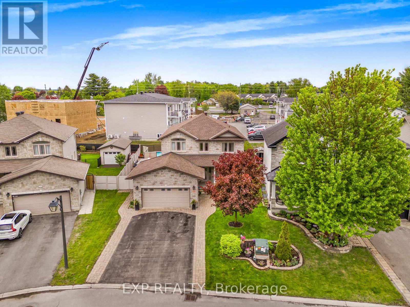 224 TOPAZE CRESCENT - 43