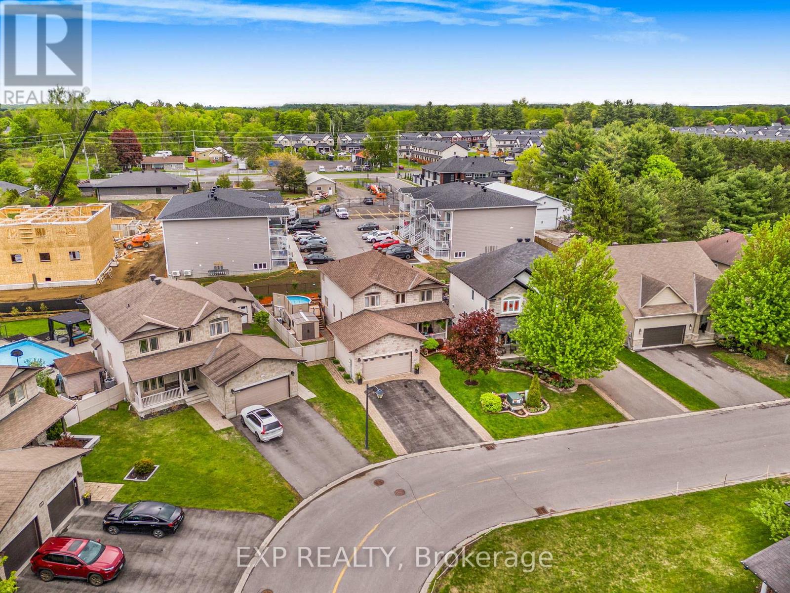224 TOPAZE CRESCENT - 44