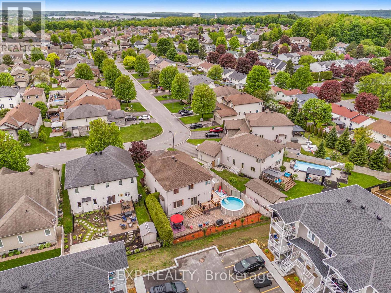 224 TOPAZE CRESCENT - 46