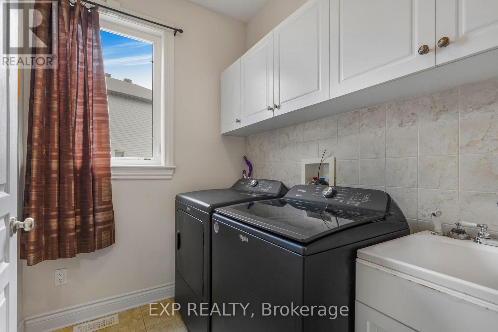 224 TOPAZE CRESCENT - 7