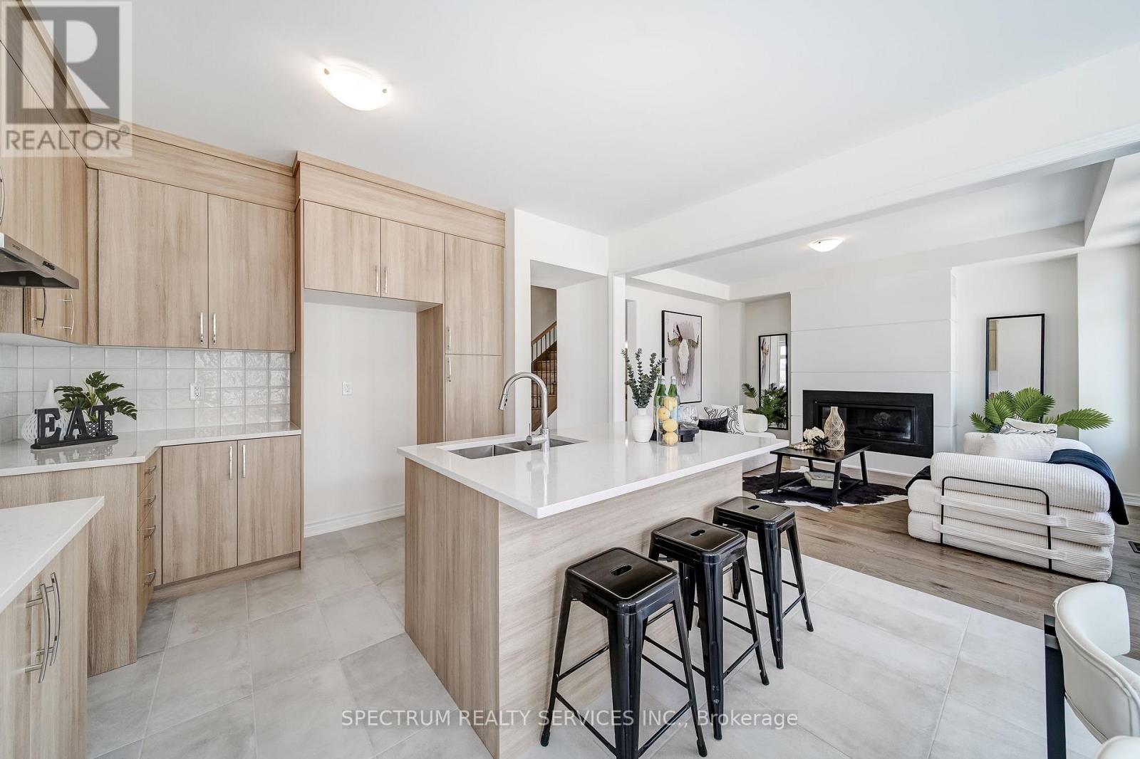 52 FATHER MUCKLE AVENUE - 21