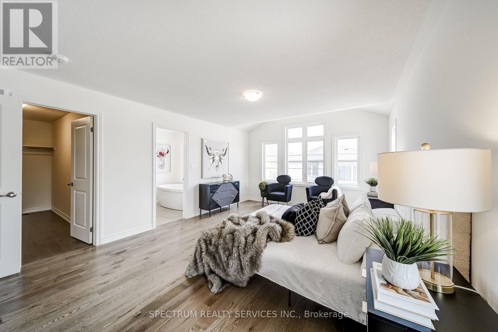 52 FATHER MUCKLE AVENUE - 32