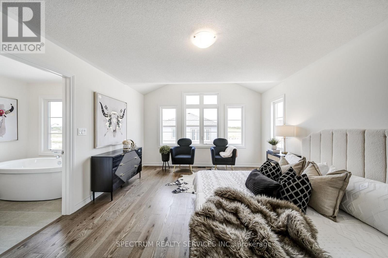 52 FATHER MUCKLE AVENUE - 33