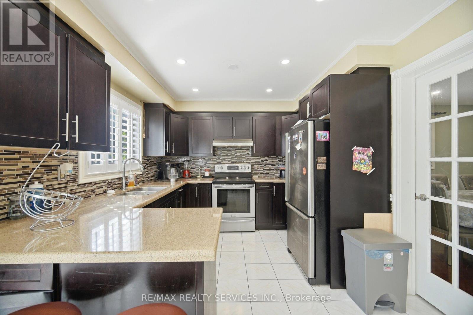 26 SUNFOREST DRIVE - 11