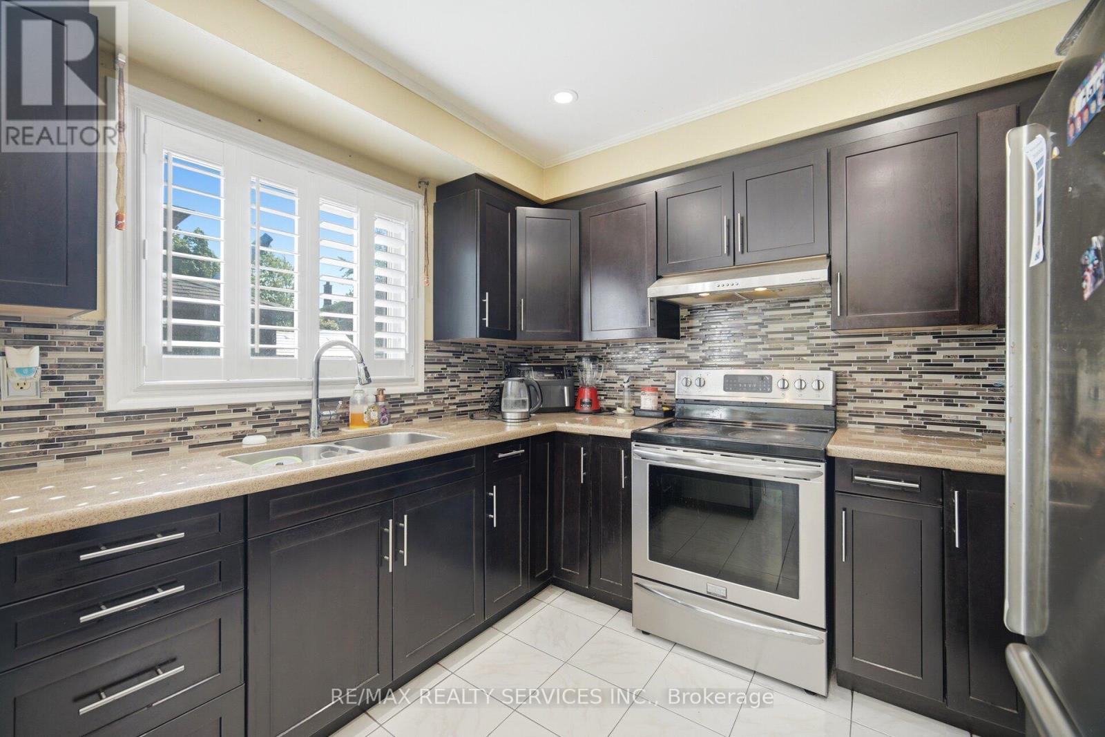 26 SUNFOREST DRIVE - 12
